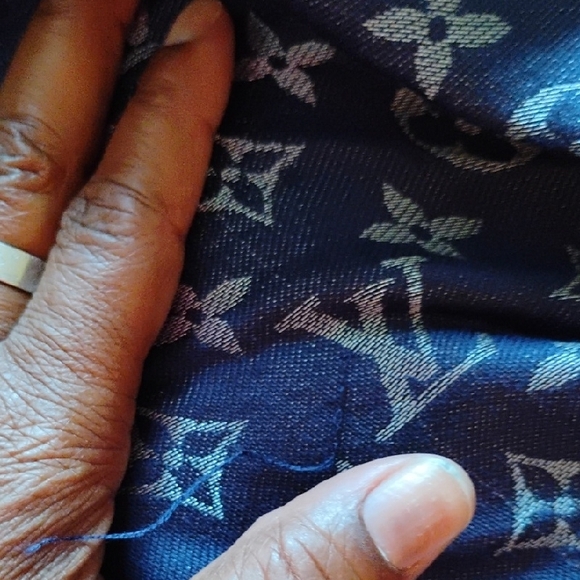 Aut Monogram Shine Shawl - Picture 8 of 13